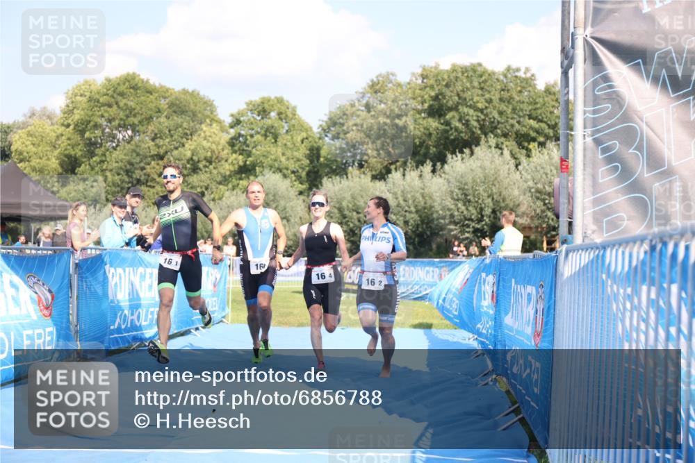 25.08.2024 - Elbe Triathlon Hamburg H.Heesch http://msf.ph/oto/6856788 25.08.2024 16:12:45 Ziel  meine-sportfotos.de