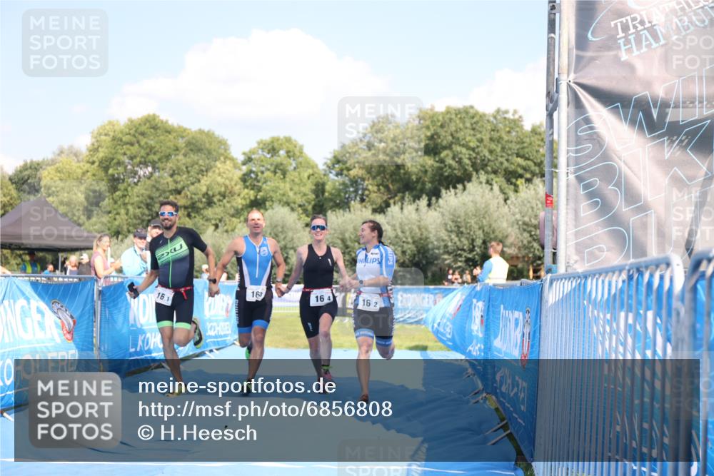 25.08.2024 - Elbe Triathlon Hamburg H.Heesch http://msf.ph/oto/6856808 25.08.2024 16:12:45 Ziel  meine-sportfotos.de