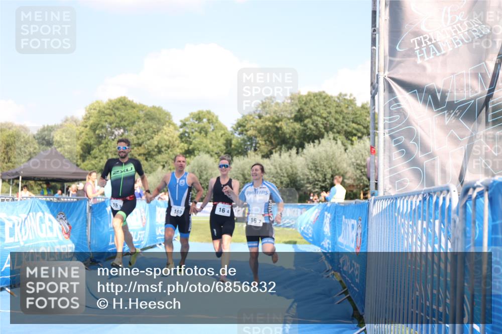 25.08.2024 - Elbe Triathlon Hamburg H.Heesch http://msf.ph/oto/6856832 25.08.2024 16:12:45 Ziel  meine-sportfotos.de