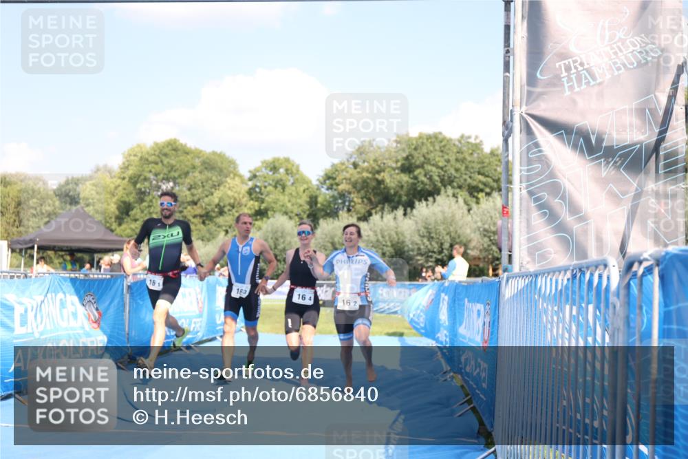25.08.2024 - Elbe Triathlon Hamburg H.Heesch http://msf.ph/oto/6856840 25.08.2024 16:12:45 Ziel  meine-sportfotos.de