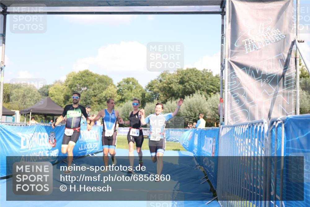 25.08.2024 - Elbe Triathlon Hamburg H.Heesch http://msf.ph/oto/6856860 25.08.2024 16:12:45 Ziel  meine-sportfotos.de