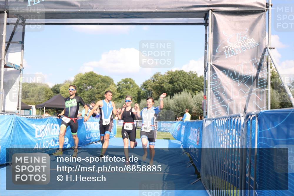 25.08.2024 - Elbe Triathlon Hamburg H.Heesch http://msf.ph/oto/6856885 25.08.2024 16:12:46 Ziel  meine-sportfotos.de
