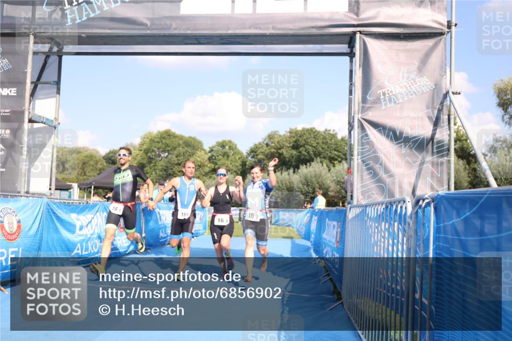 25.08.2024 - Elbe Triathlon Hamburg H.Heesch http://msf.ph/oto/6856902 25.08.2024 16:12:46 Ziel  meine-sportfotos.de