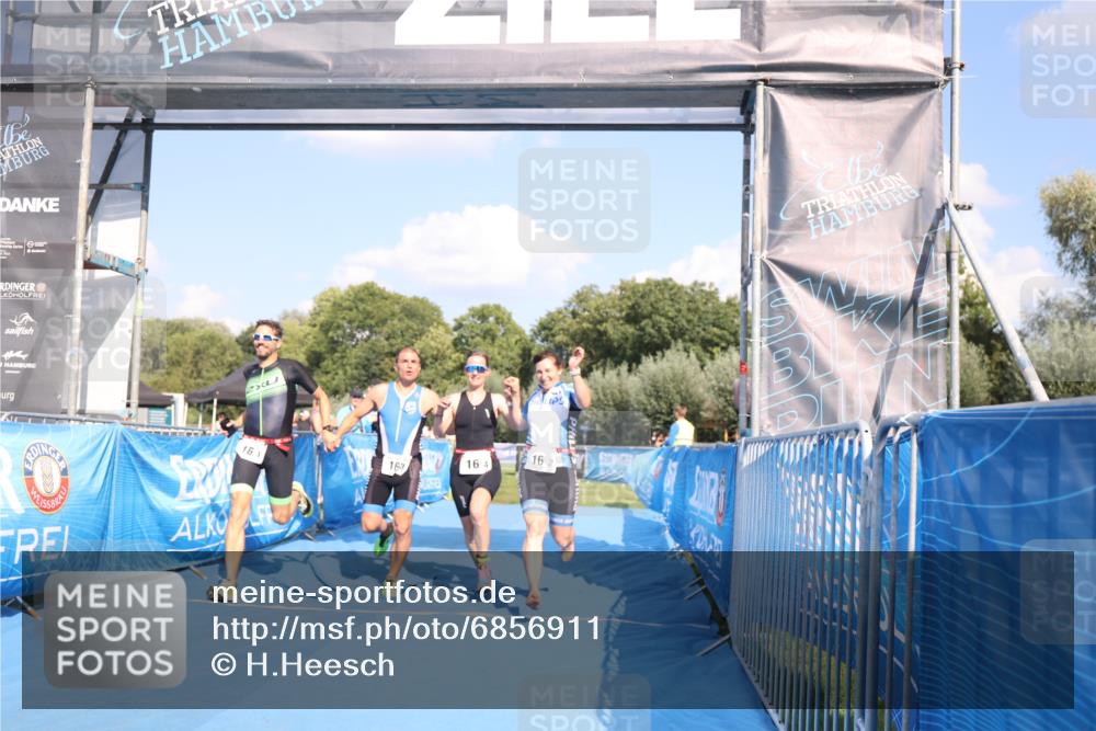 25.08.2024 - Elbe Triathlon Hamburg H.Heesch http://msf.ph/oto/6856911 25.08.2024 16:12:46 Ziel  meine-sportfotos.de