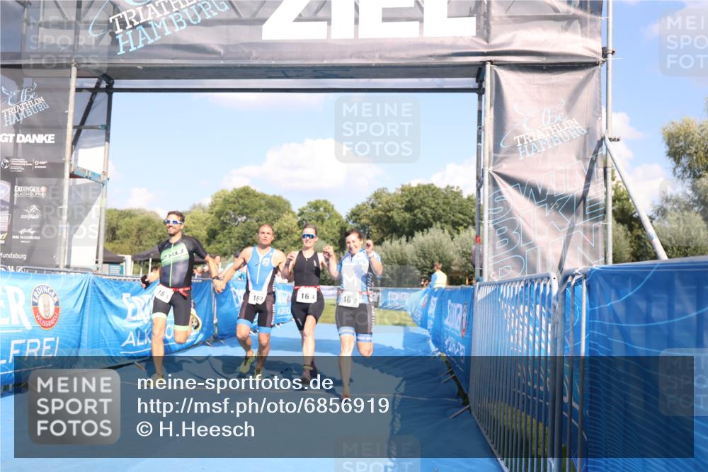 25.08.2024 - Elbe Triathlon Hamburg H.Heesch http://msf.ph/oto/6856919 25.08.2024 16:12:46 Ziel  meine-sportfotos.de