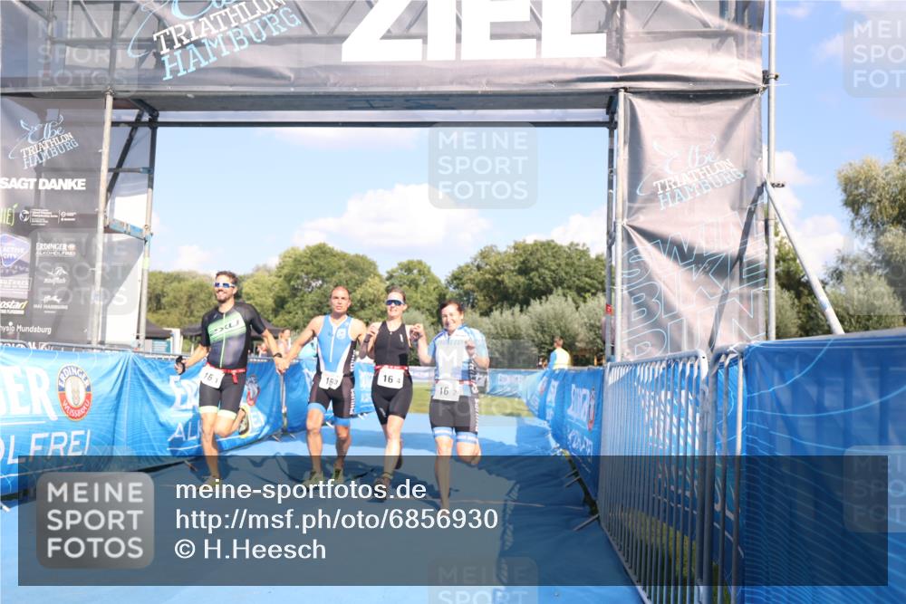 25.08.2024 - Elbe Triathlon Hamburg H.Heesch http://msf.ph/oto/6856930 25.08.2024 16:12:46 Ziel  meine-sportfotos.de