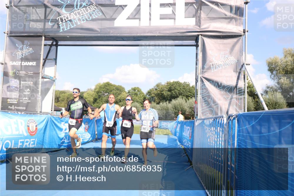 25.08.2024 - Elbe Triathlon Hamburg H.Heesch http://msf.ph/oto/6856935 25.08.2024 16:12:46 Ziel  meine-sportfotos.de