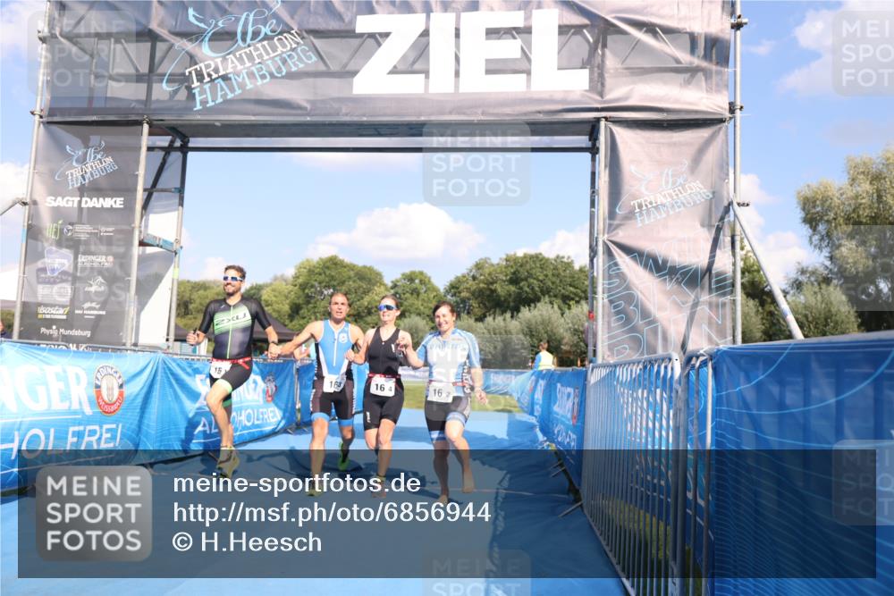 25.08.2024 - Elbe Triathlon Hamburg H.Heesch http://msf.ph/oto/6856944 25.08.2024 16:12:46 Ziel  meine-sportfotos.de