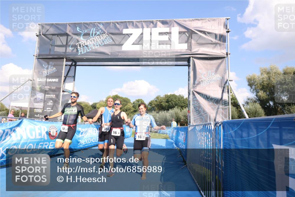 25.08.2024 - Elbe Triathlon Hamburg H.Heesch http://msf.ph/oto/6856989 25.08.2024 16:12:46 Ziel  meine-sportfotos.de