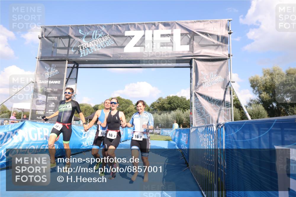 25.08.2024 - Elbe Triathlon Hamburg H.Heesch http://msf.ph/oto/6857001 25.08.2024 16:12:46 Ziel  meine-sportfotos.de