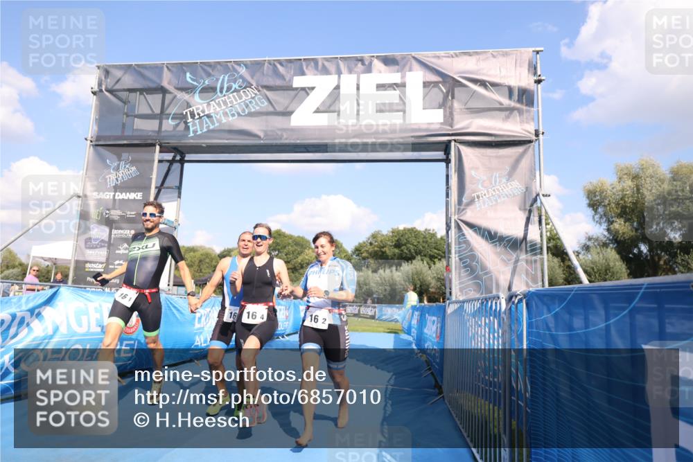 25.08.2024 - Elbe Triathlon Hamburg H.Heesch http://msf.ph/oto/6857010 25.08.2024 16:12:46 Ziel  meine-sportfotos.de