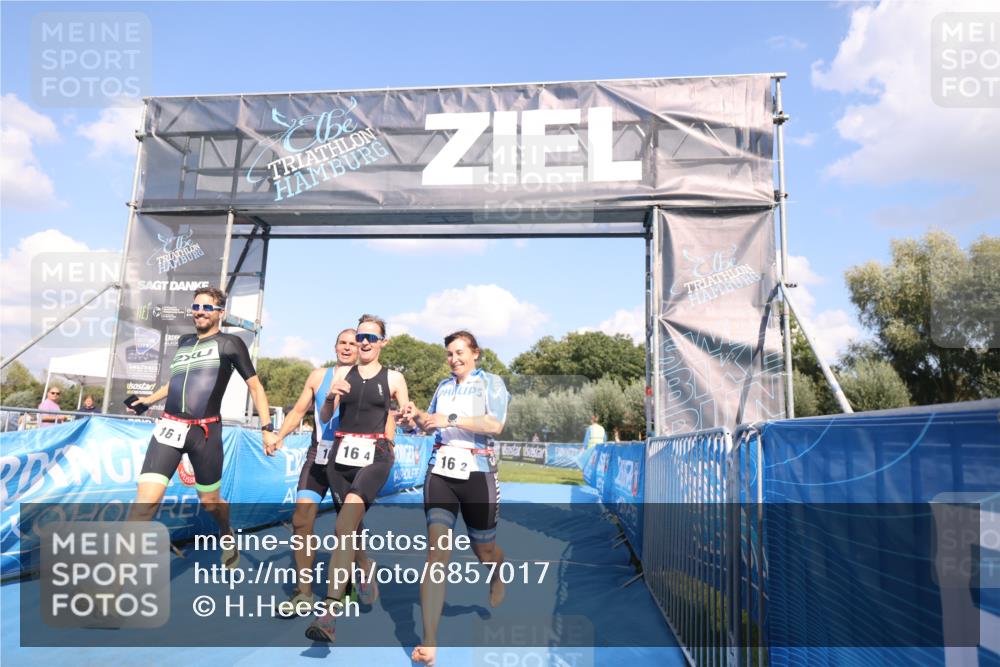 25.08.2024 - Elbe Triathlon Hamburg H.Heesch http://msf.ph/oto/6857017 25.08.2024 16:12:46 Ziel  meine-sportfotos.de