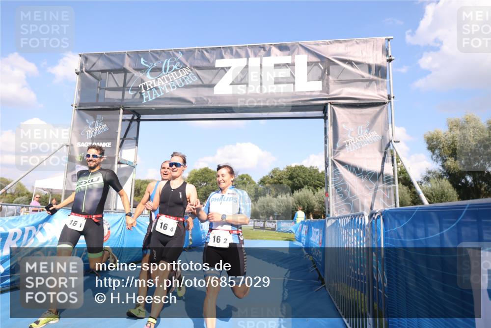 25.08.2024 - Elbe Triathlon Hamburg H.Heesch http://msf.ph/oto/6857029 25.08.2024 16:12:46 Ziel  meine-sportfotos.de
