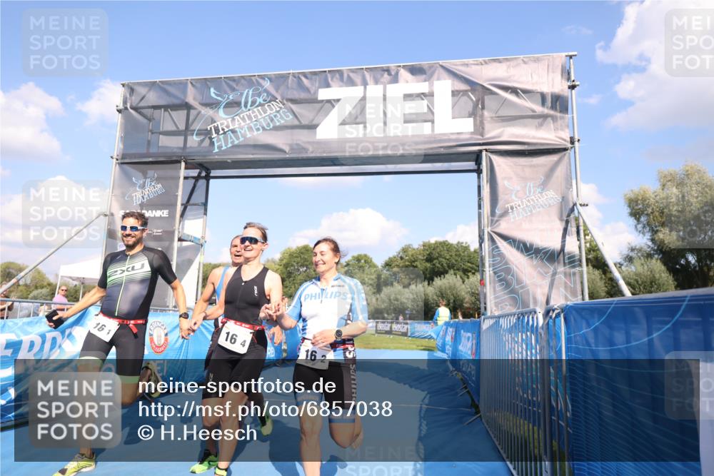 25.08.2024 - Elbe Triathlon Hamburg H.Heesch http://msf.ph/oto/6857038 25.08.2024 16:12:47 Ziel  meine-sportfotos.de