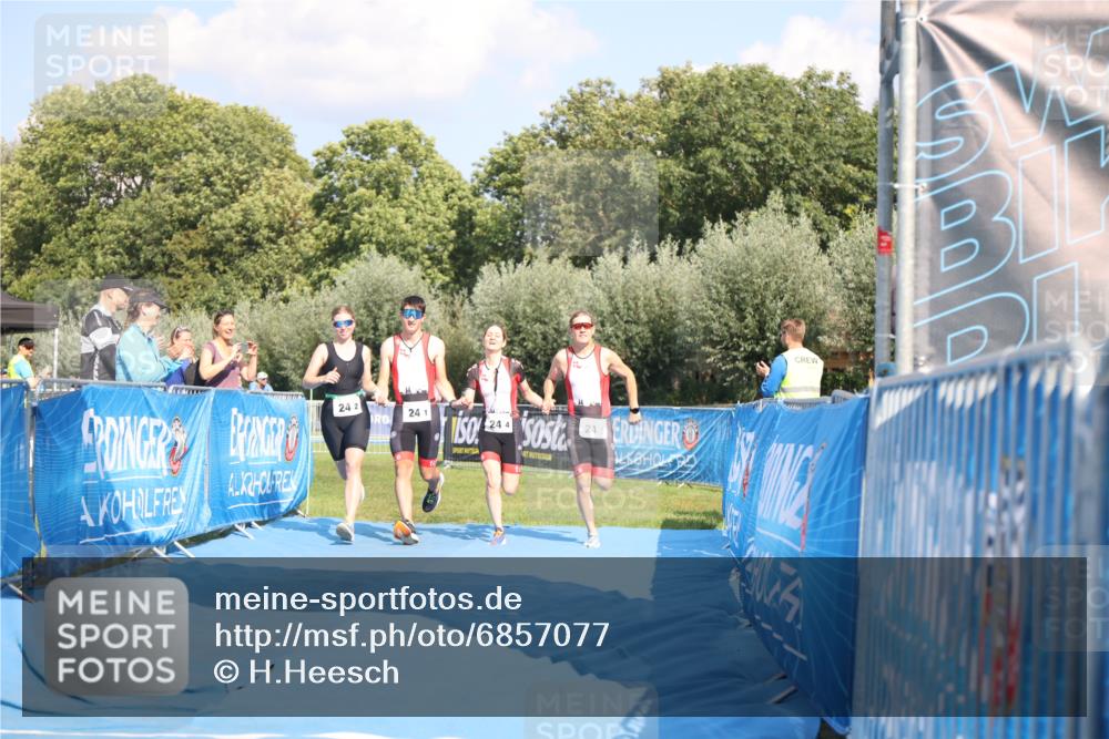 25.08.2024 - Elbe Triathlon Hamburg H.Heesch http://msf.ph/oto/6857077 25.08.2024 16:13:58 Ziel  meine-sportfotos.de