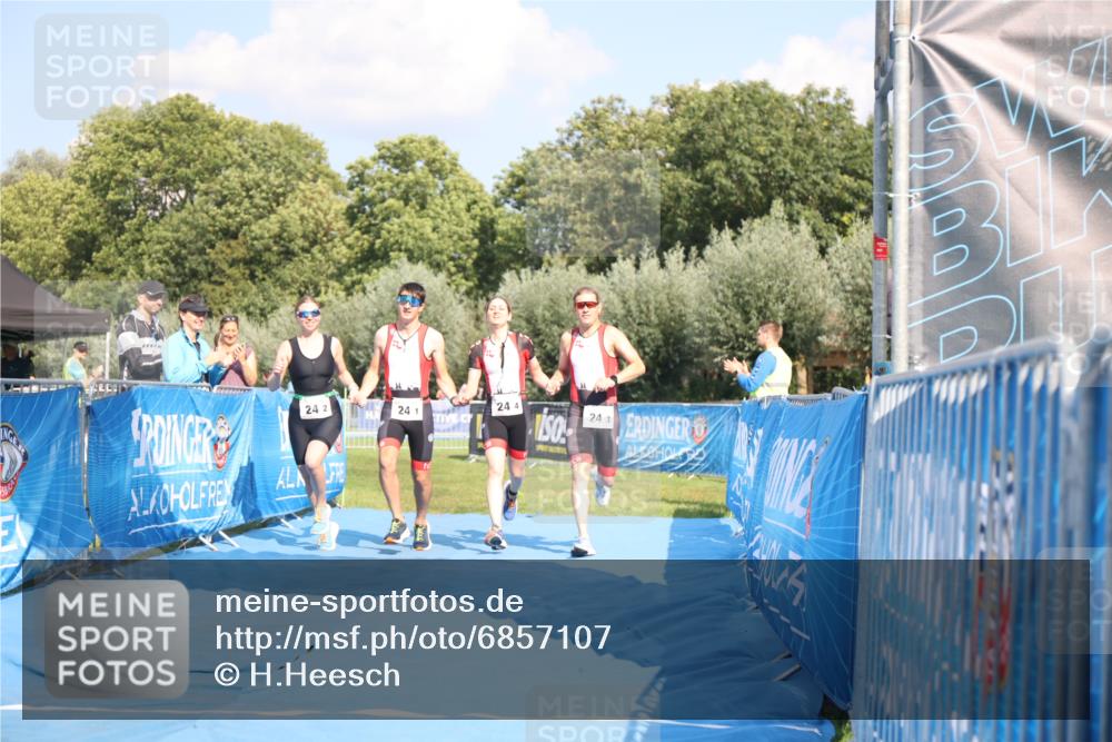 25.08.2024 - Elbe Triathlon Hamburg H.Heesch http://msf.ph/oto/6857107 25.08.2024 16:13:58 Ziel  meine-sportfotos.de
