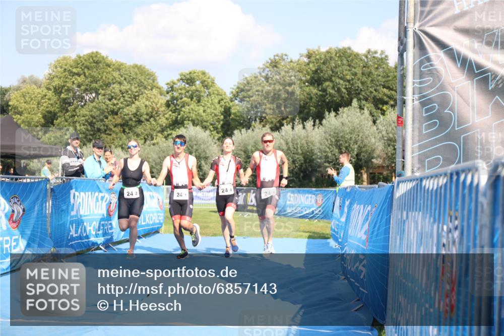 25.08.2024 - Elbe Triathlon Hamburg H.Heesch http://msf.ph/oto/6857143 25.08.2024 16:13:58 Ziel  meine-sportfotos.de