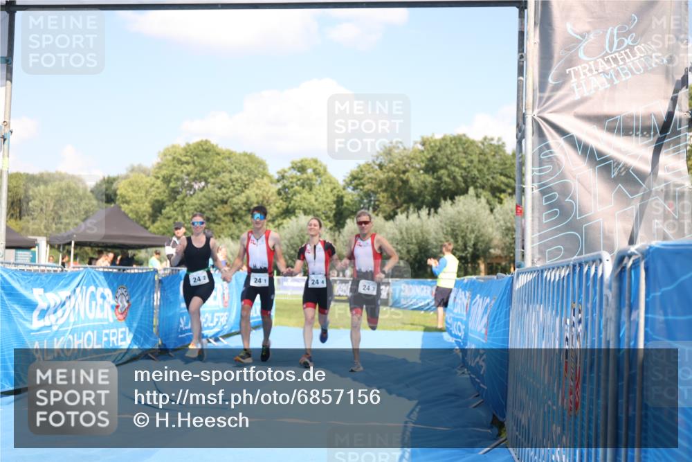 25.08.2024 - Elbe Triathlon Hamburg H.Heesch http://msf.ph/oto/6857156 25.08.2024 16:13:59 Ziel  meine-sportfotos.de