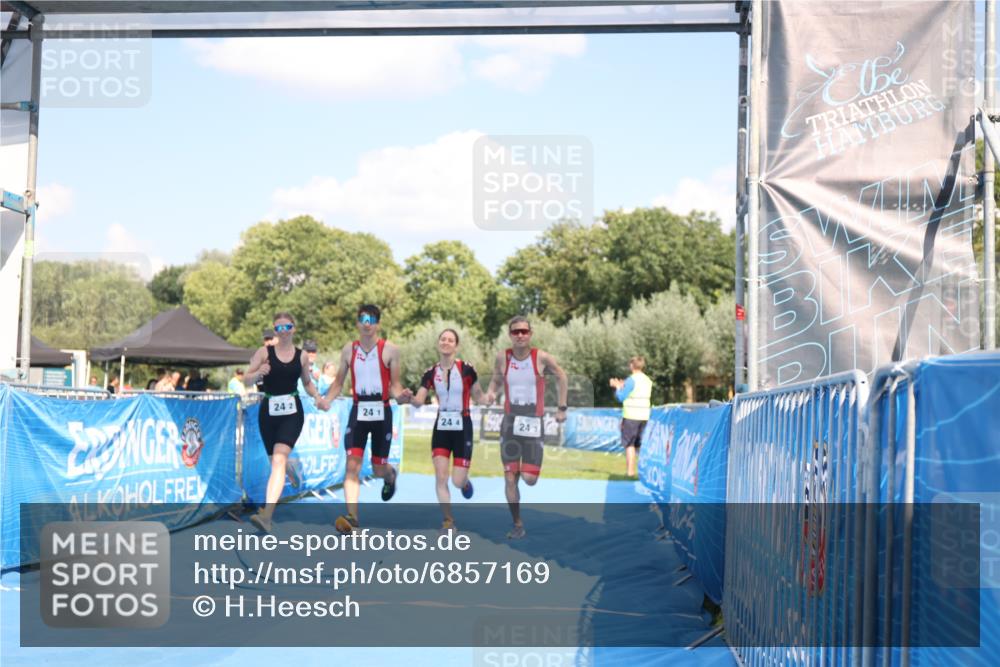25.08.2024 - Elbe Triathlon Hamburg H.Heesch http://msf.ph/oto/6857169 25.08.2024 16:13:59 Ziel  meine-sportfotos.de