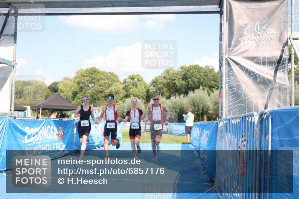 25.08.2024 - Elbe Triathlon Hamburg H.Heesch http://msf.ph/oto/6857176 25.08.2024 16:13:59 Ziel  meine-sportfotos.de