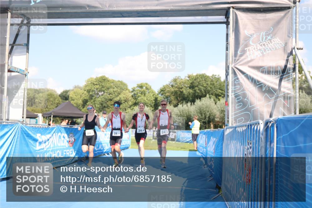 25.08.2024 - Elbe Triathlon Hamburg H.Heesch http://msf.ph/oto/6857185 25.08.2024 16:13:59 Ziel  meine-sportfotos.de