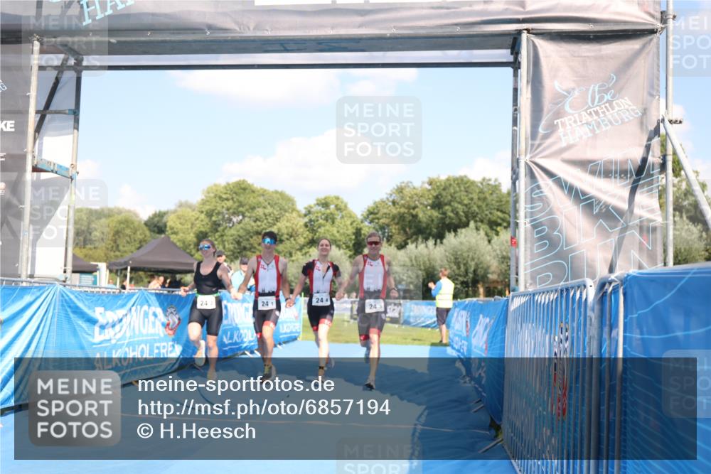 25.08.2024 - Elbe Triathlon Hamburg H.Heesch http://msf.ph/oto/6857194 25.08.2024 16:13:59 Ziel  meine-sportfotos.de