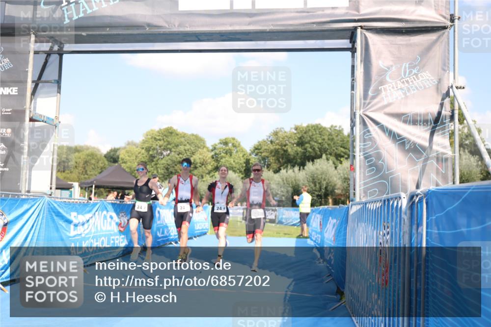 25.08.2024 - Elbe Triathlon Hamburg H.Heesch http://msf.ph/oto/6857202 25.08.2024 16:13:59 Ziel  meine-sportfotos.de