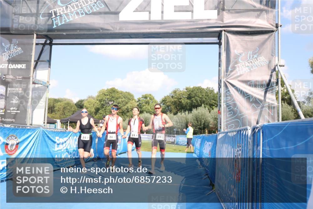 25.08.2024 - Elbe Triathlon Hamburg H.Heesch http://msf.ph/oto/6857233 25.08.2024 16:14:00 Ziel  meine-sportfotos.de