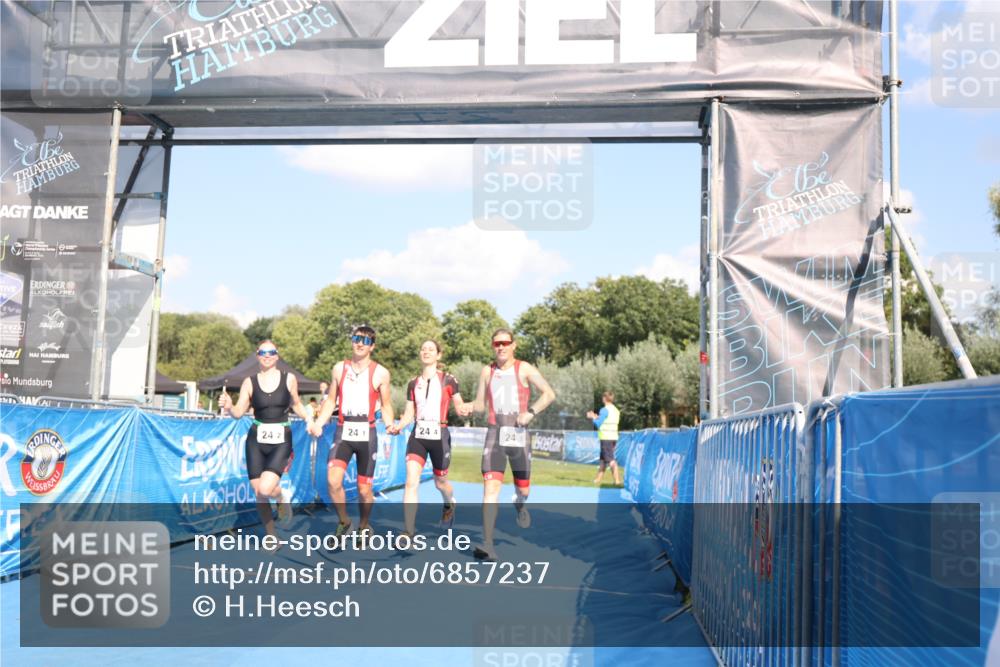 25.08.2024 - Elbe Triathlon Hamburg H.Heesch http://msf.ph/oto/6857237 25.08.2024 16:14:00 Ziel  meine-sportfotos.de