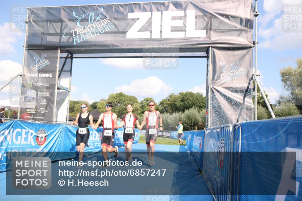 25.08.2024 - Elbe Triathlon Hamburg H.Heesch http://msf.ph/oto/6857247 25.08.2024 16:14:00 Ziel  meine-sportfotos.de
