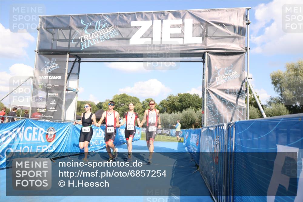 25.08.2024 - Elbe Triathlon Hamburg H.Heesch http://msf.ph/oto/6857254 25.08.2024 16:14:00 Ziel  meine-sportfotos.de