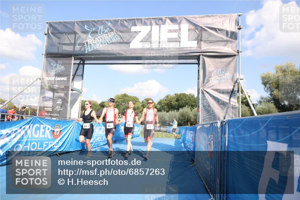 25.08.2024 - Elbe Triathlon Hamburg H.Heesch http://msf.ph/oto/6857263 25.08.2024 16:14:00 Ziel  meine-sportfotos.de