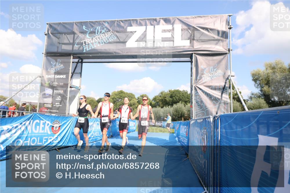 25.08.2024 - Elbe Triathlon Hamburg H.Heesch http://msf.ph/oto/6857268 25.08.2024 16:14:00 Ziel  meine-sportfotos.de
