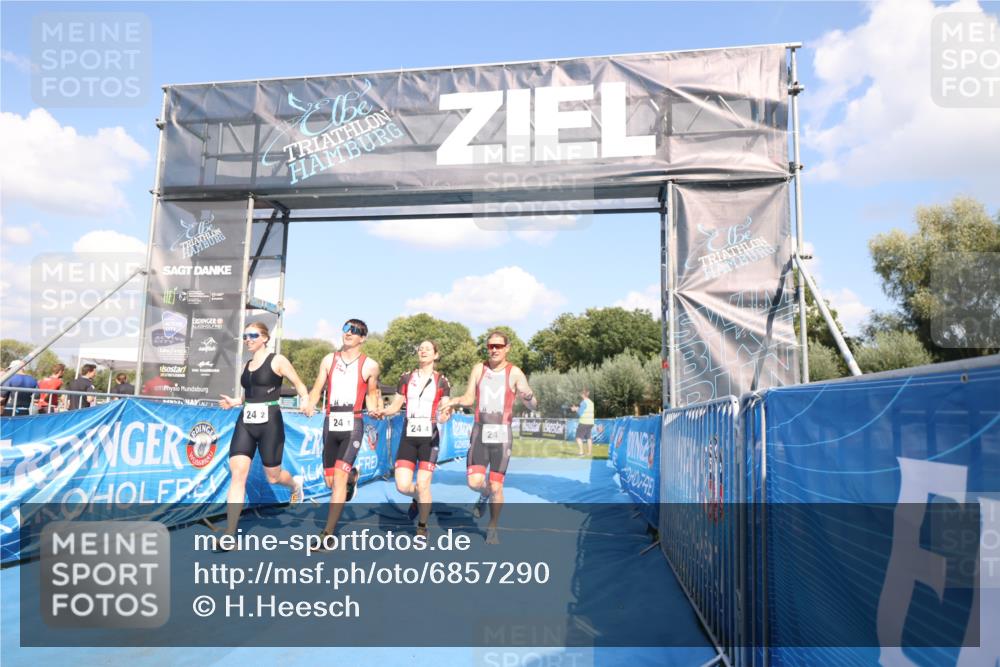 25.08.2024 - Elbe Triathlon Hamburg H.Heesch http://msf.ph/oto/6857290 25.08.2024 16:14:00 Ziel  meine-sportfotos.de