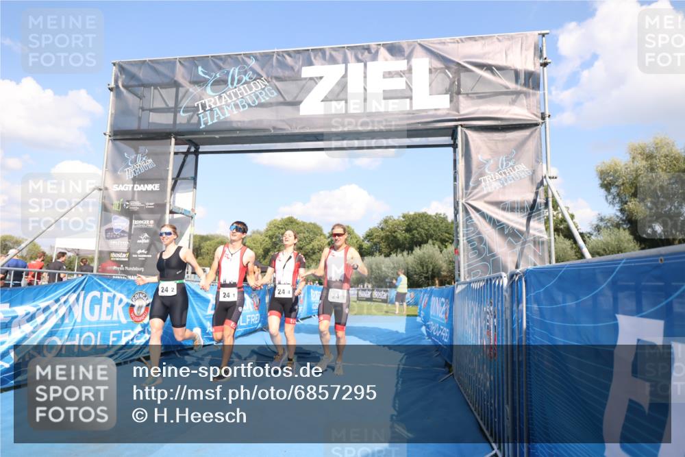 25.08.2024 - Elbe Triathlon Hamburg H.Heesch http://msf.ph/oto/6857295 25.08.2024 16:14:00 Ziel  meine-sportfotos.de
