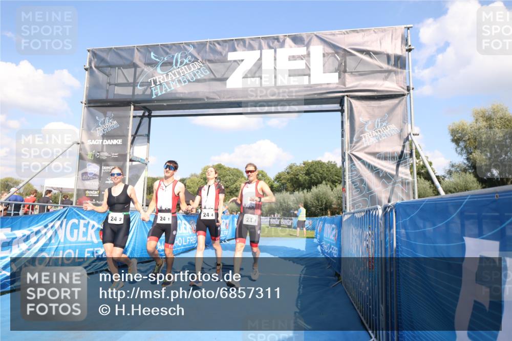 25.08.2024 - Elbe Triathlon Hamburg H.Heesch http://msf.ph/oto/6857311 25.08.2024 16:14:00 Ziel  meine-sportfotos.de