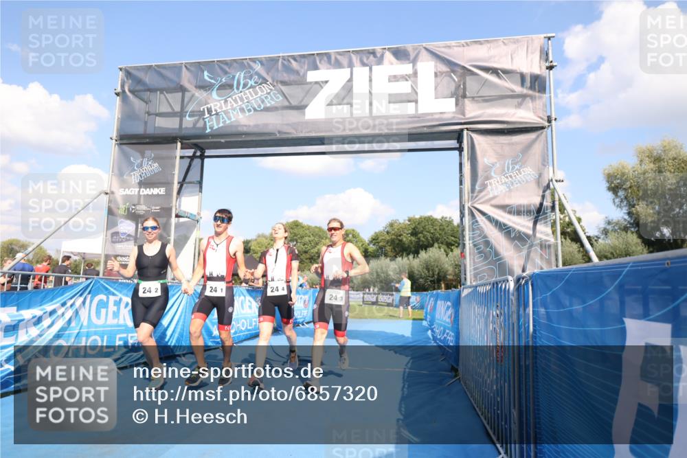 25.08.2024 - Elbe Triathlon Hamburg H.Heesch http://msf.ph/oto/6857320 25.08.2024 16:14:00 Ziel  meine-sportfotos.de