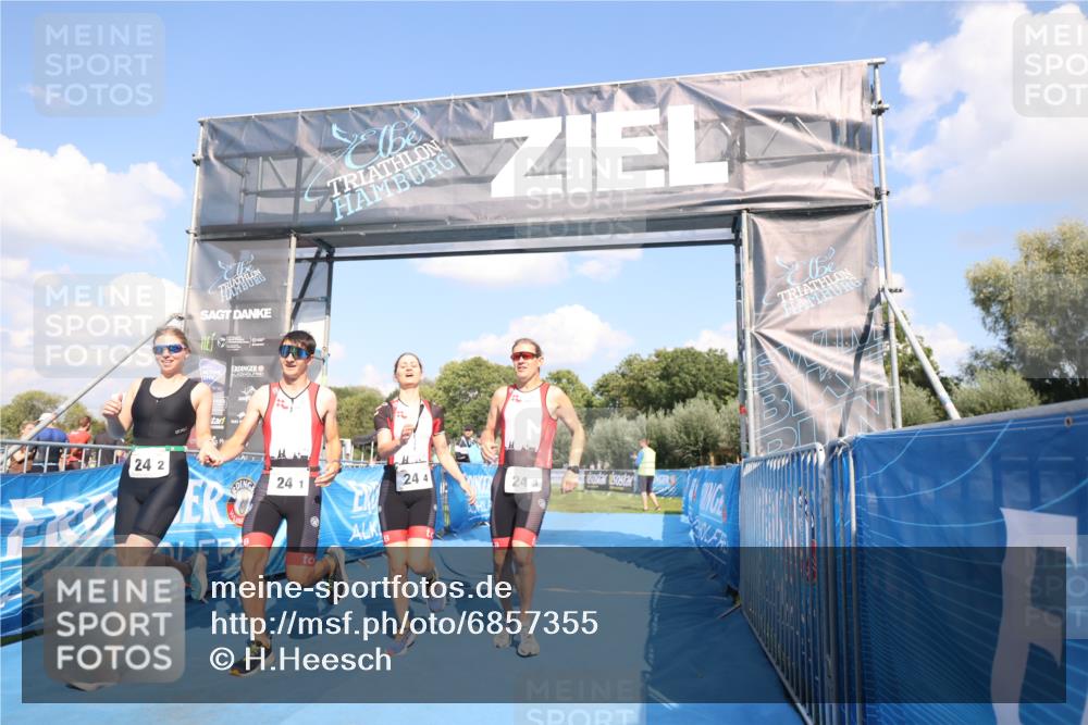 25.08.2024 - Elbe Triathlon Hamburg H.Heesch http://msf.ph/oto/6857355 25.08.2024 16:14:01 Ziel  meine-sportfotos.de