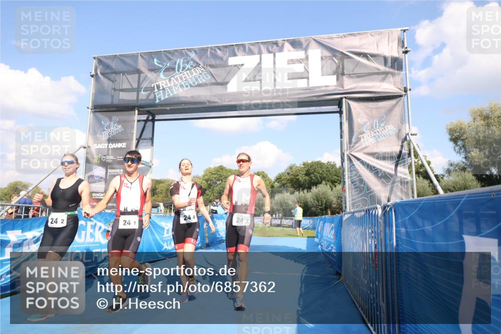 25.08.2024 - Elbe Triathlon Hamburg H.Heesch http://msf.ph/oto/6857362 25.08.2024 16:14:01 Ziel  meine-sportfotos.de