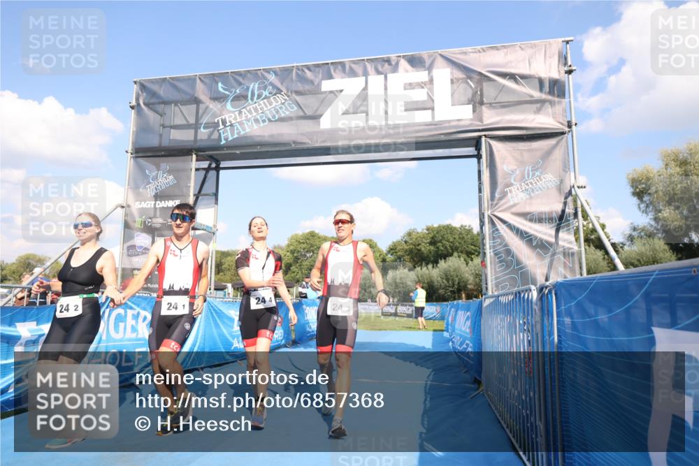 25.08.2024 - Elbe Triathlon Hamburg H.Heesch http://msf.ph/oto/6857368 25.08.2024 16:14:01 Ziel  meine-sportfotos.de