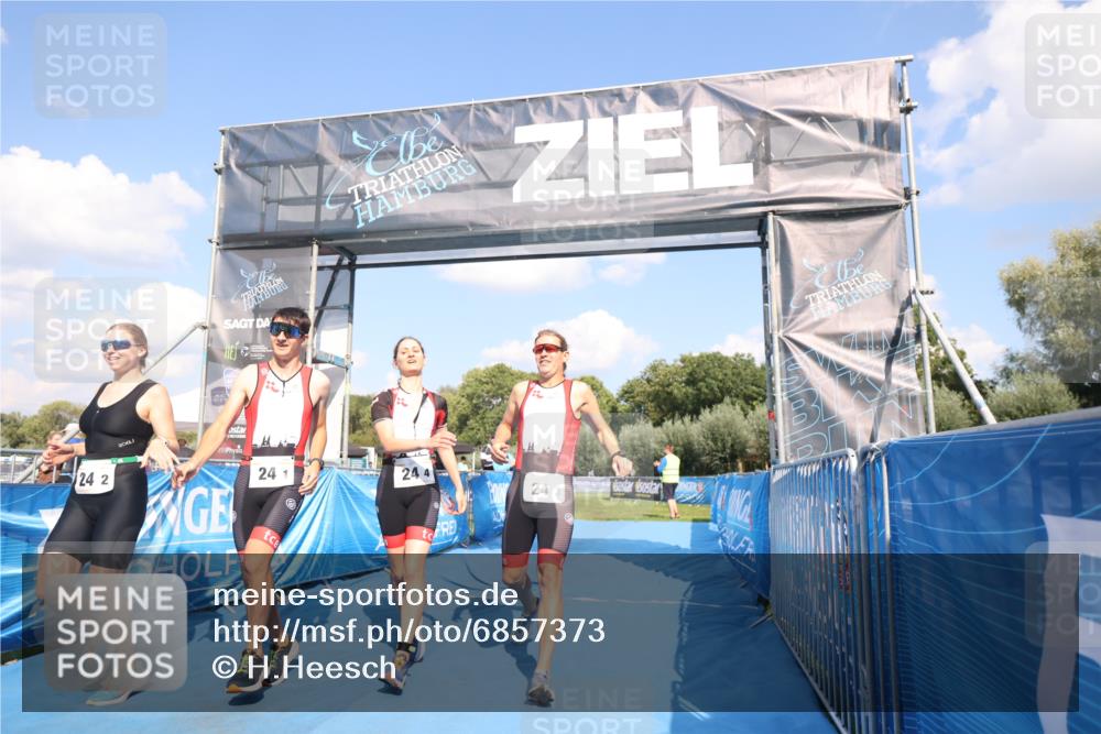 25.08.2024 - Elbe Triathlon Hamburg H.Heesch http://msf.ph/oto/6857373 25.08.2024 16:14:01 Ziel  meine-sportfotos.de