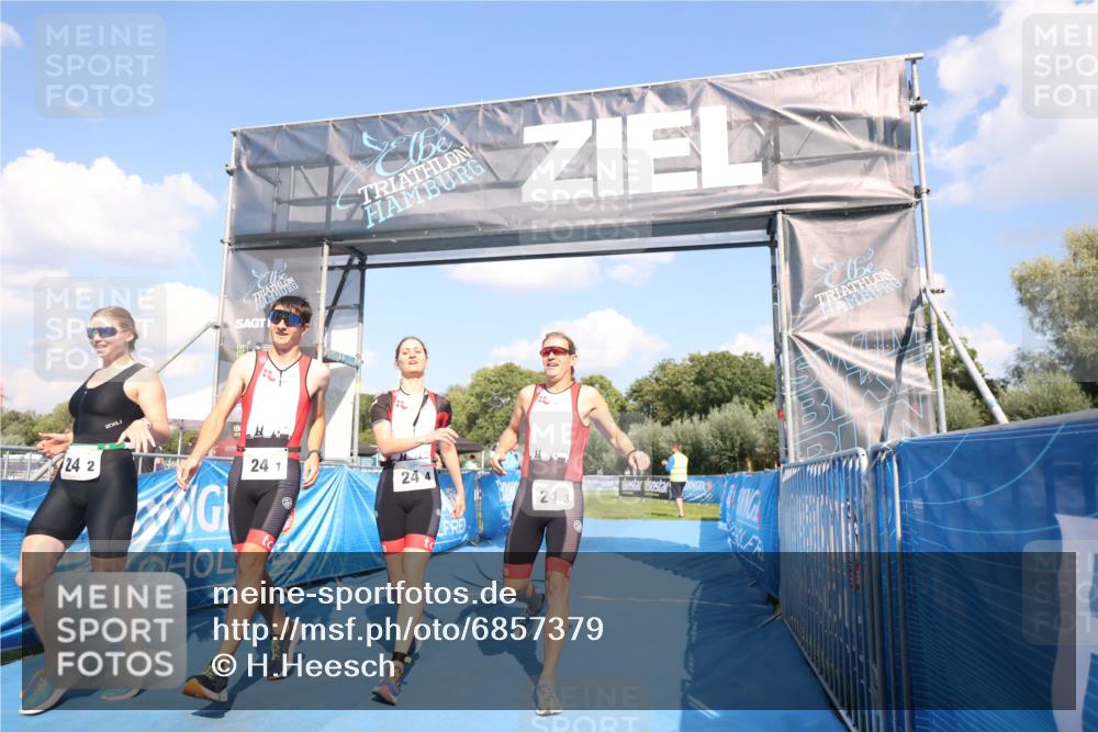 25.08.2024 - Elbe Triathlon Hamburg H.Heesch http://msf.ph/oto/6857379 25.08.2024 16:14:01 Ziel  meine-sportfotos.de