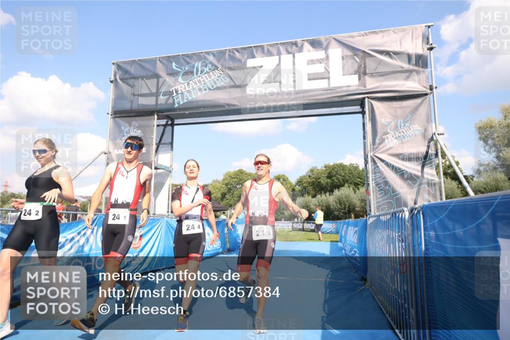25.08.2024 - Elbe Triathlon Hamburg H.Heesch http://msf.ph/oto/6857384 25.08.2024 16:14:01 Ziel  meine-sportfotos.de