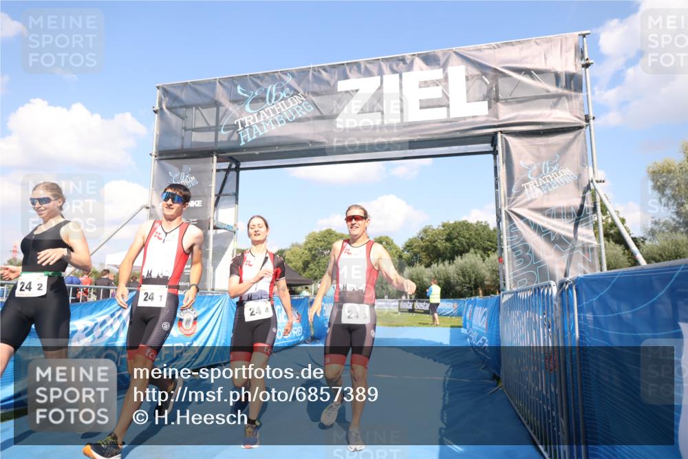 25.08.2024 - Elbe Triathlon Hamburg H.Heesch http://msf.ph/oto/6857389 25.08.2024 16:14:01 Ziel  meine-sportfotos.de