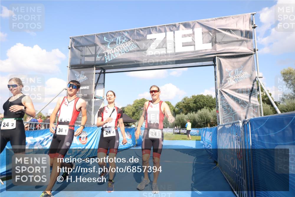 25.08.2024 - Elbe Triathlon Hamburg H.Heesch http://msf.ph/oto/6857394 25.08.2024 16:14:01 Ziel  meine-sportfotos.de