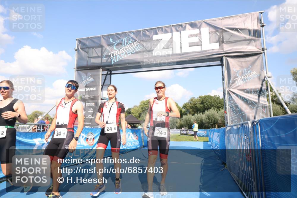 25.08.2024 - Elbe Triathlon Hamburg H.Heesch http://msf.ph/oto/6857403 25.08.2024 16:14:01 Ziel  meine-sportfotos.de