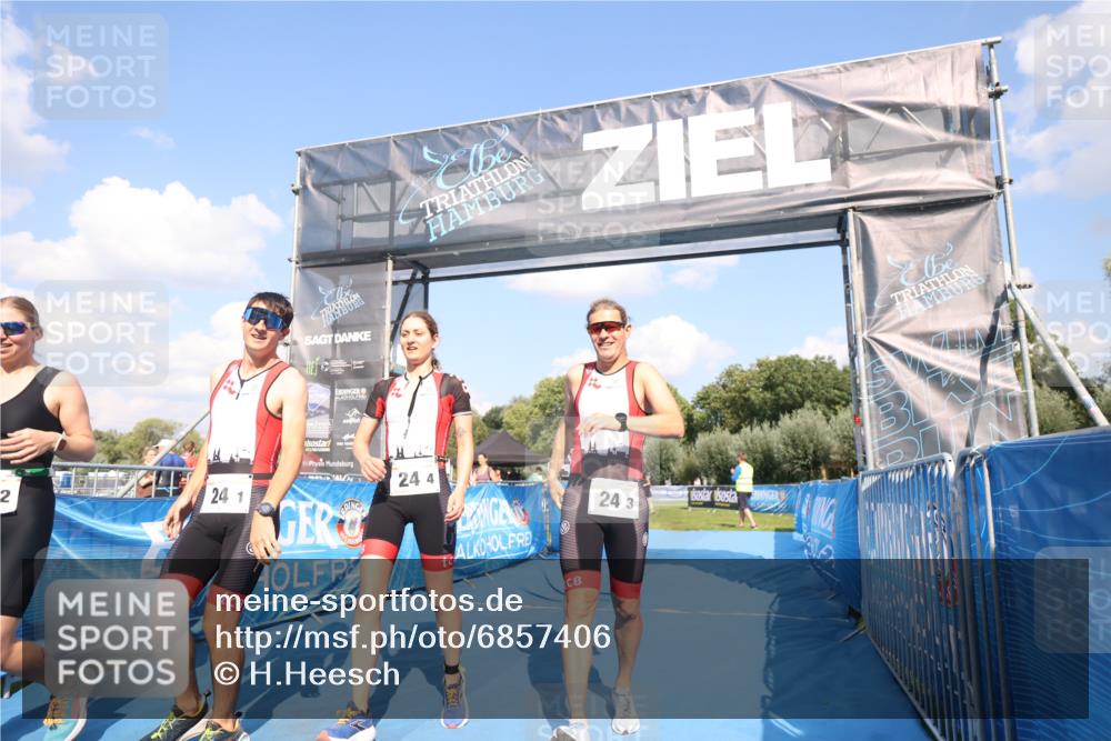 25.08.2024 - Elbe Triathlon Hamburg H.Heesch http://msf.ph/oto/6857406 25.08.2024 16:14:01 Ziel  meine-sportfotos.de