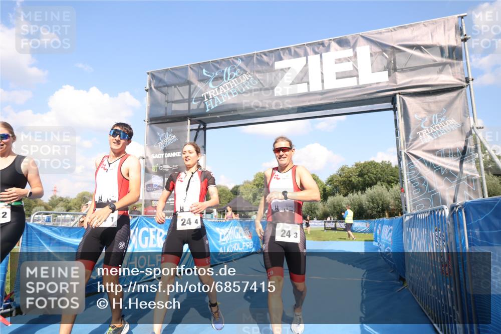 25.08.2024 - Elbe Triathlon Hamburg H.Heesch http://msf.ph/oto/6857415 25.08.2024 16:14:01 Ziel  meine-sportfotos.de