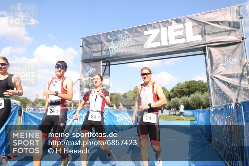 25.08.2024 - Elbe Triathlon Hamburg H.Heesch http://msf.ph/oto/6857423 25.08.2024 16:14:01 Ziel  meine-sportfotos.de