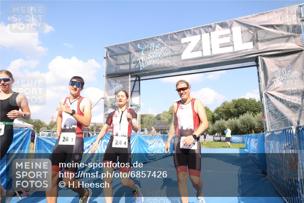 25.08.2024 - Elbe Triathlon Hamburg H.Heesch http://msf.ph/oto/6857426 25.08.2024 16:14:01 Ziel  meine-sportfotos.de